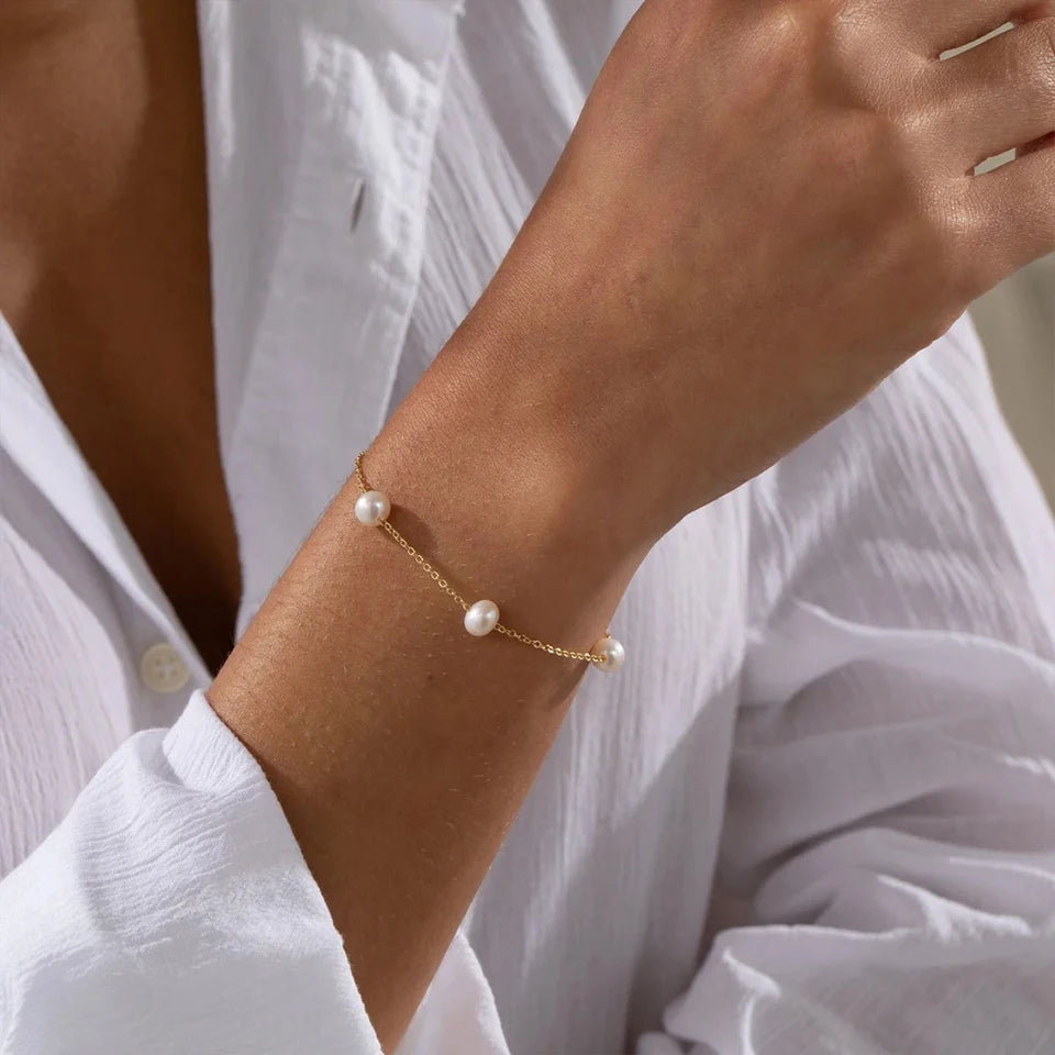 Five Pearl Bracelet in Gold