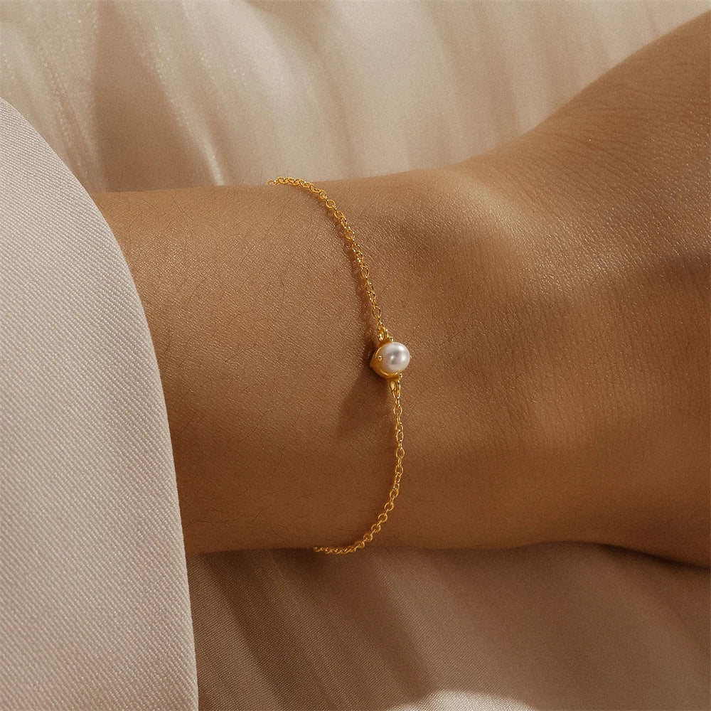 Single Pearl Bracelet In Gold